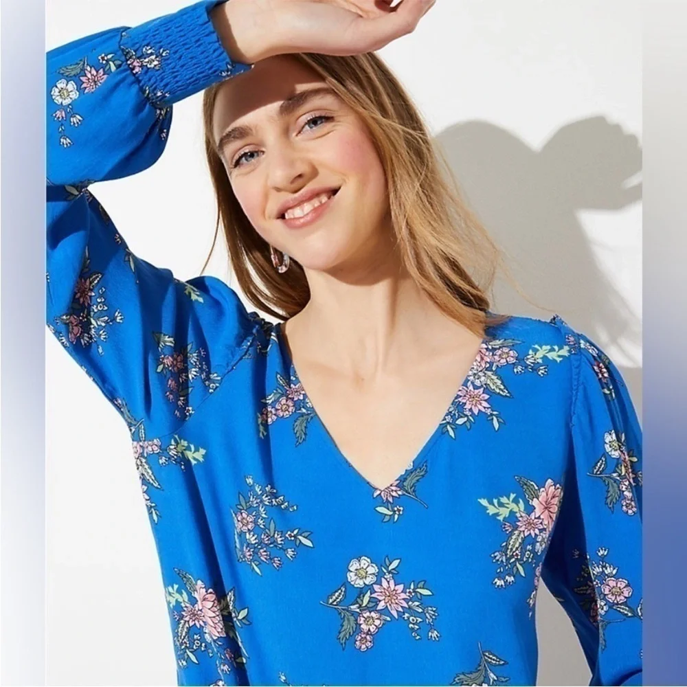 Loft Floral Ruffle V-Neck Long Puff Sleeve Blouse in Royal Blue Floral Size XSP